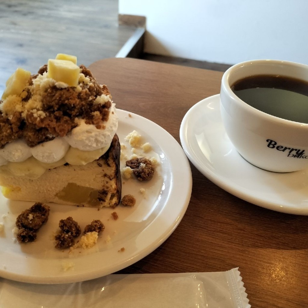 ユーザーが投稿したバニラスイートポテトチーズケーキ、コーヒーの写真 - 実際訪問したユーザーが直接撮影して投稿した轆轤町カフェベリーボタンの写真