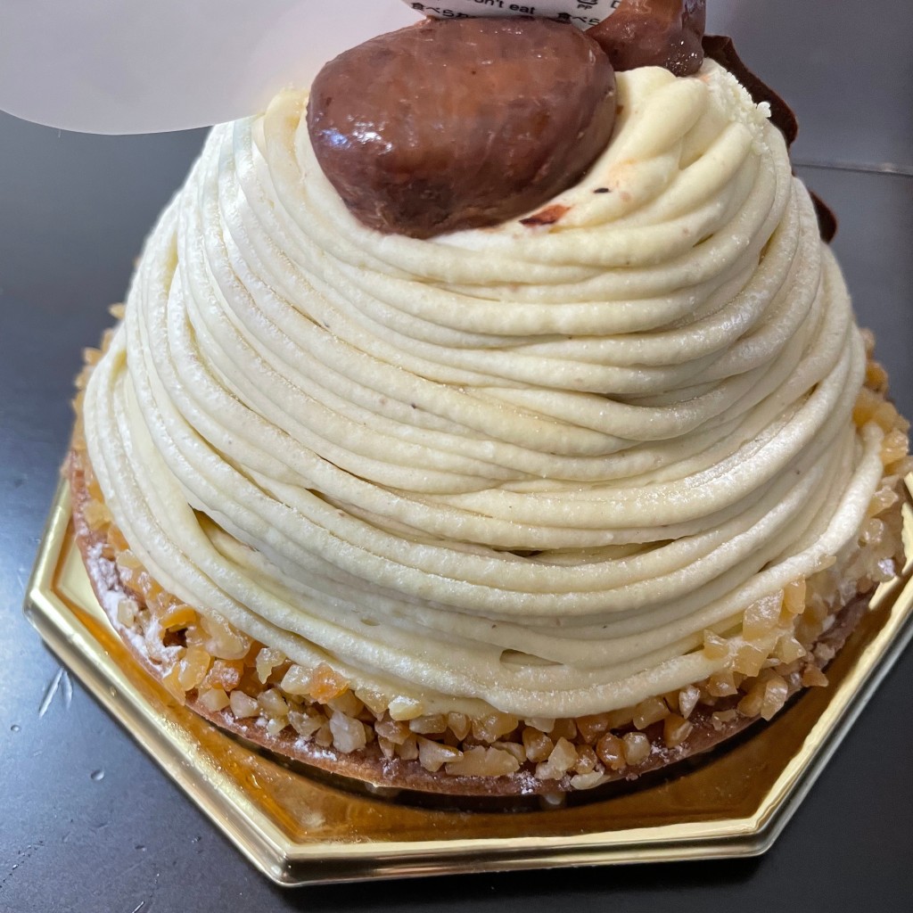 ユーザーが投稿したホールケーキの写真 - 実際訪問したユーザーが直接撮影して投稿した阿倍野筋チョコレートケーニヒス クローネ 近鉄あべのハルカス店の写真
