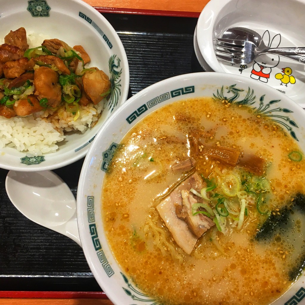 ユーザーが投稿したとんこつラーメン+やきとり丼の写真 - 実際訪問したユーザーが直接撮影して投稿した鹿島田中華料理日高屋 鹿島田店の写真