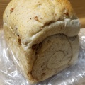 クルミ食パン - 実際訪問したユーザーが直接撮影して投稿した上谷ベーカリーパン工房 マルピエの写真のメニュー情報