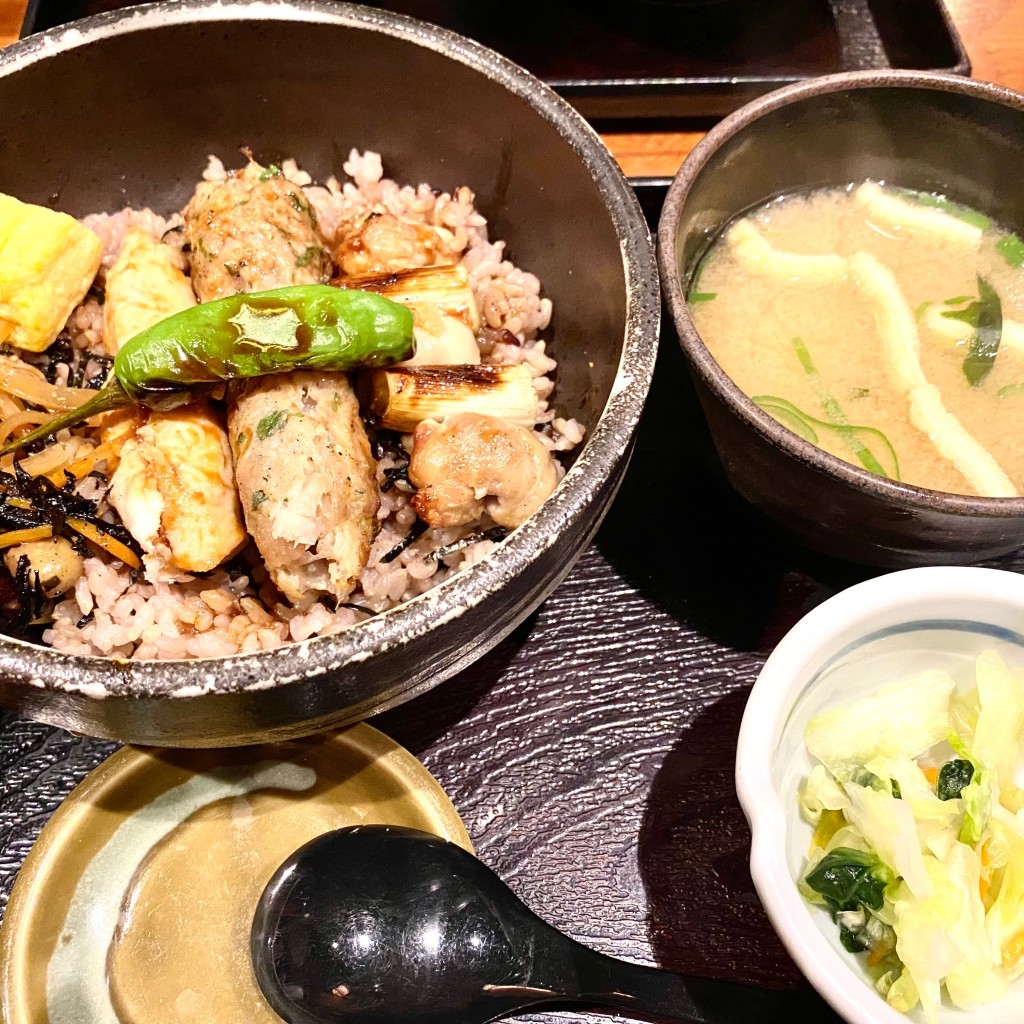 ユーザーが投稿したLunch焼き鳥丼の写真 - 実際訪問したユーザーが直接撮影して投稿した西新宿焼鳥鳥元 新宿西口店の写真