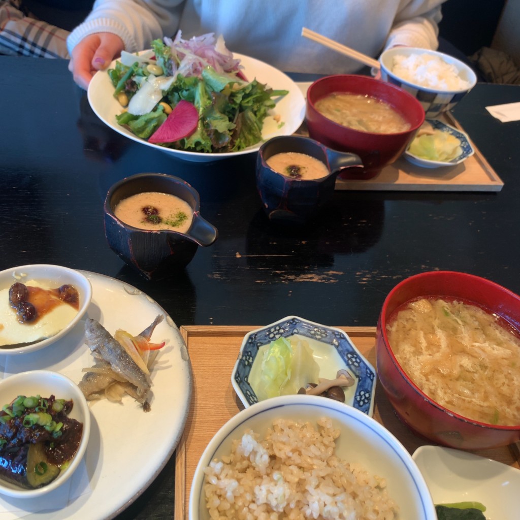 ユーザーが投稿したサラダセットの写真 - 実際訪問したユーザーが直接撮影して投稿した赤坂和食 / 日本料理酢重ダイニング 六角 東京ミッドタウン店の写真