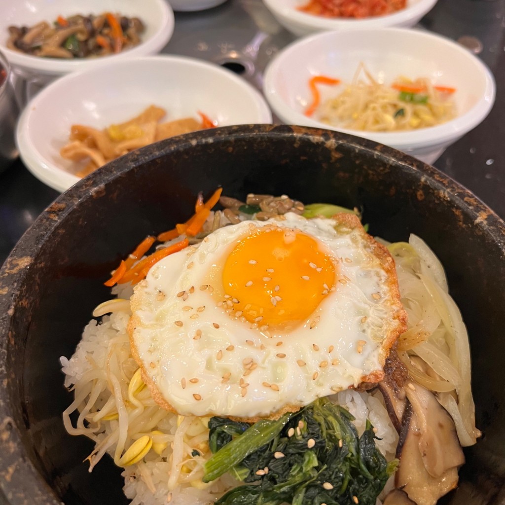 ユーザーが投稿した石焼ビビンバの写真 - 実際訪問したユーザーが直接撮影して投稿した大久保韓国料理本家 ボンガ 新宿職安通り店の写真