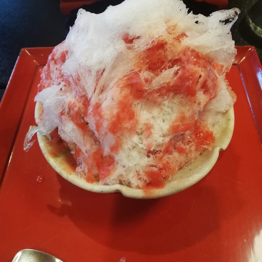 ユーザーが投稿した生苺練乳かき氷の写真 - 実際訪問したユーザーが直接撮影して投稿した仲町カフェ山重(Yama Cafe)の写真