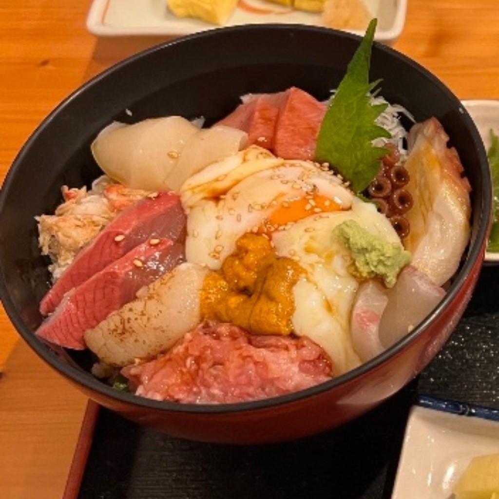 ユーザーが投稿した海鮮丼の写真 - 実際訪問したユーザーが直接撮影して投稿した安楽島町魚介 / 海鮮料理お食事処 むつみの写真