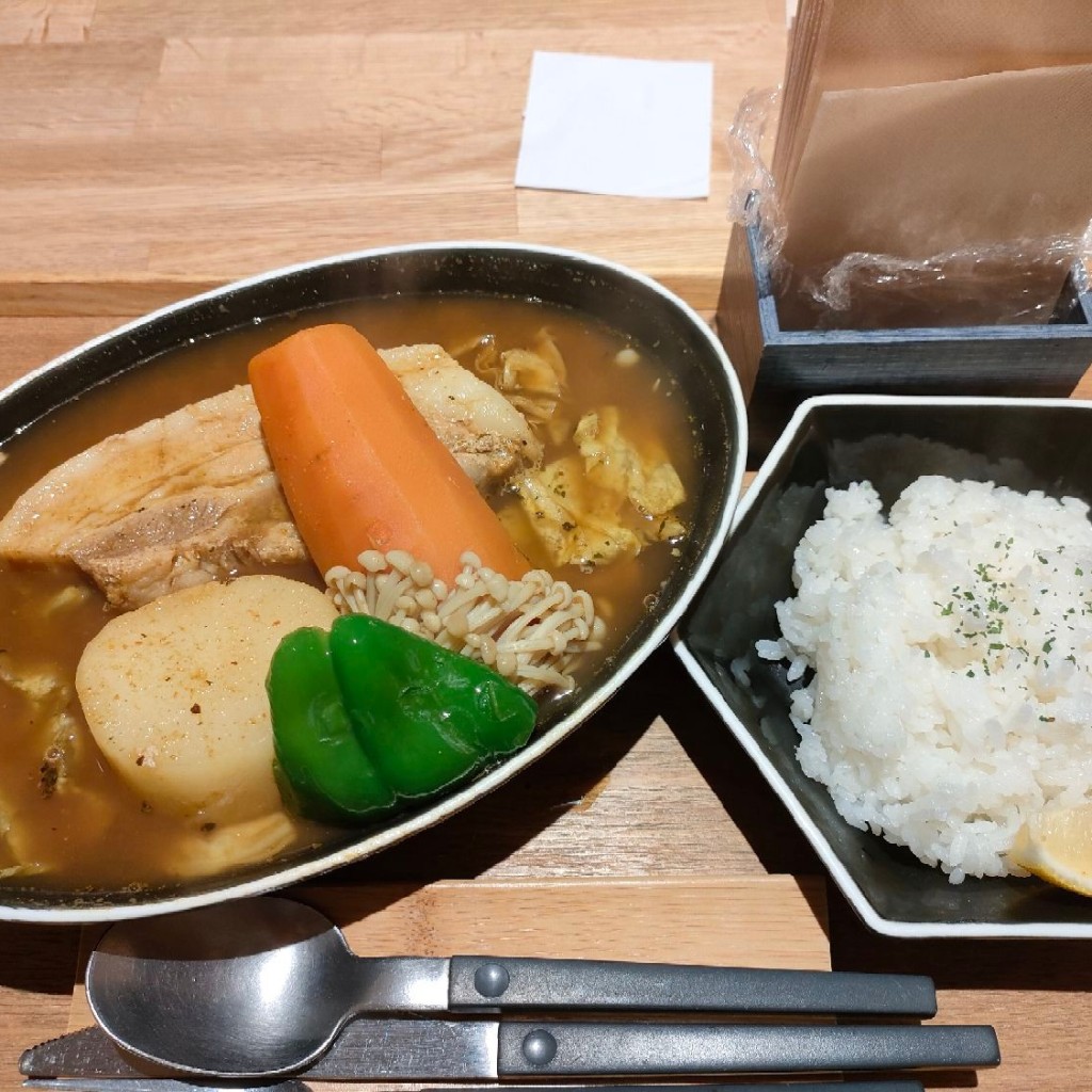 ユーザーが投稿したポークのスープカレーの写真 - 実際訪問したユーザーが直接撮影して投稿した三宮町定食屋四季愛菜ダイニングの写真