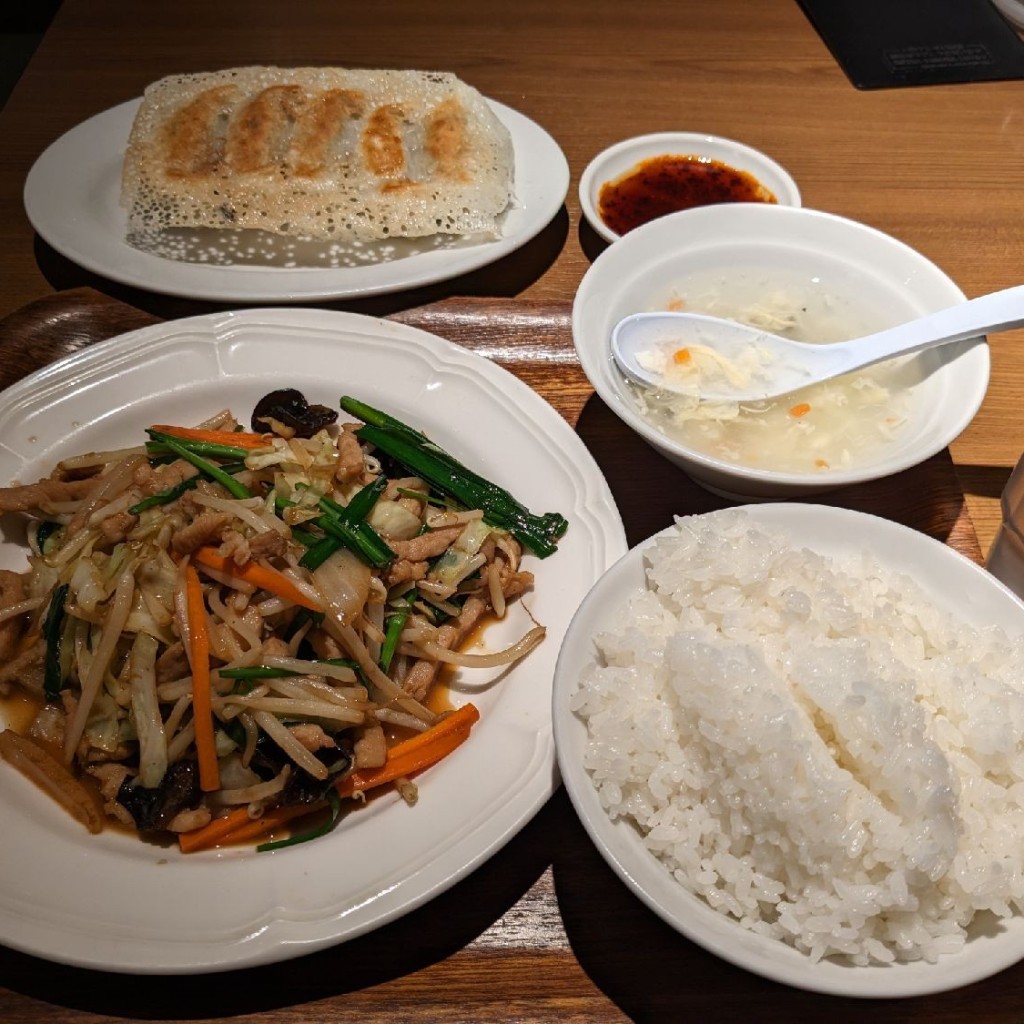 ユーザーが投稿した日替りランチ 豚肉と野菜炒め餃子セットの写真 - 実際訪問したユーザーが直接撮影して投稿した港町餃子関内餃子軒の写真