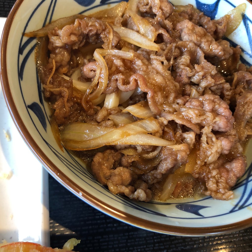 ユーザーが投稿した肉ブッカケうどんの写真 - 実際訪問したユーザーが直接撮影して投稿した坂田うどん丸亀製麺 桶川店の写真