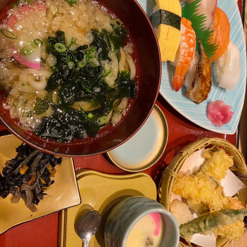ユーザーが投稿した寿司天ぷら定食の写真 - 実際訪問したユーザーが直接撮影して投稿した隼人町見次魚介 / 海鮮料理こんぴら丸 隼人店の写真