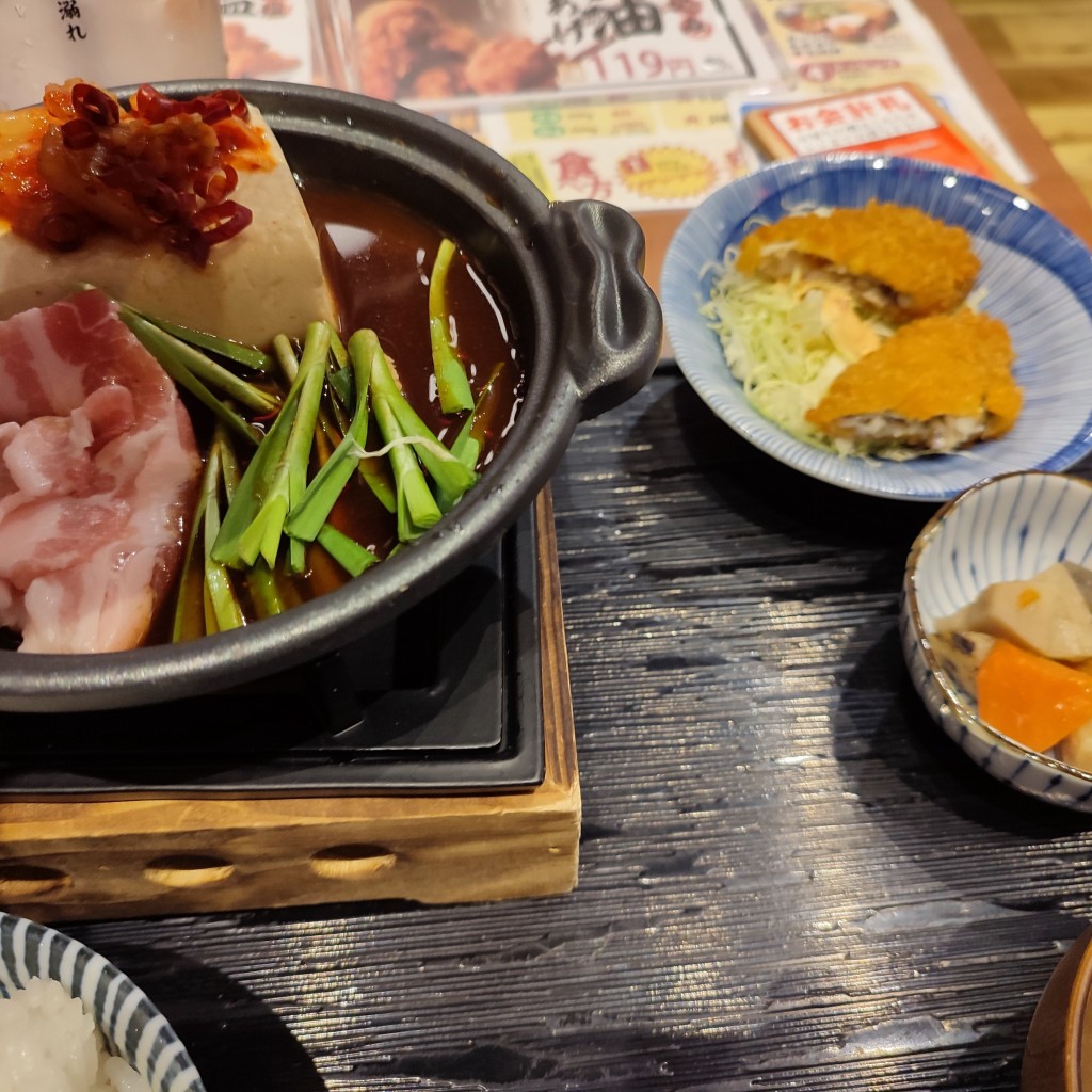 ユーザーが投稿した肉豆冨定食(赤)の写真 - 実際訪問したユーザーが直接撮影して投稿した新子安居酒屋大衆食堂 安べゑ 新子安店の写真