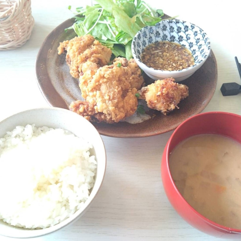 ユーザーが投稿した油淋鶏定食の写真 - 実際訪問したユーザーが直接撮影して投稿した下川俣町カフェTURQUOISE徳の写真