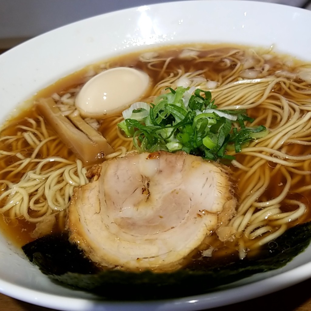 ユーザーが投稿した醤油ラーメン大盛りイン煮卵の写真 - 実際訪問したユーザーが直接撮影して投稿した学園ラーメン専門店もり伝の写真