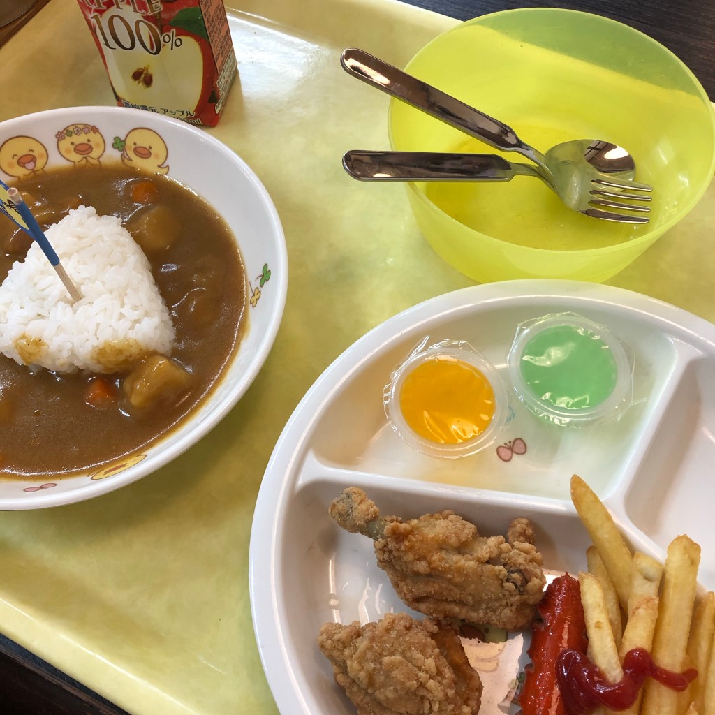 ユーザーが投稿したお子様ランチ(カレー・アップル)の写真 - 実際訪問したユーザーが直接撮影して投稿した町上津役東うどん資さんうどん  町上津役店の写真