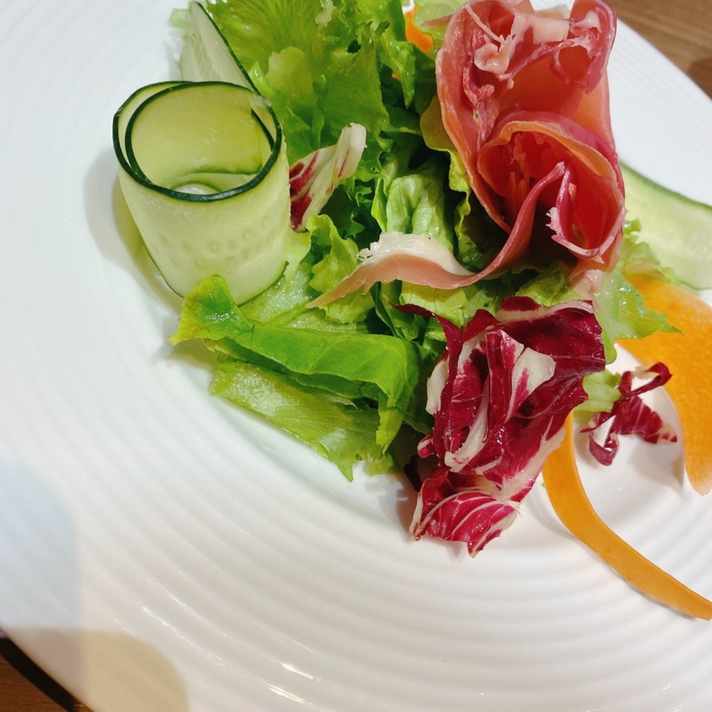 ユーザーが投稿したグリルチキンの彩りサラダの写真 - 実際訪問したユーザーが直接撮影して投稿した川崎洋食バケット イオンモール羽生店の写真