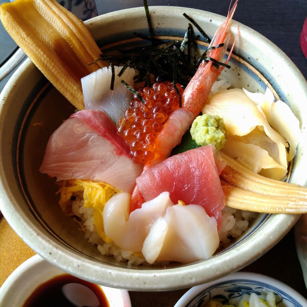 ユーザーが投稿した海鮮丼ランチの写真 - 実際訪問したユーザーが直接撮影して投稿した浜町和食 / 日本料理丹後の味処 山海屋の写真