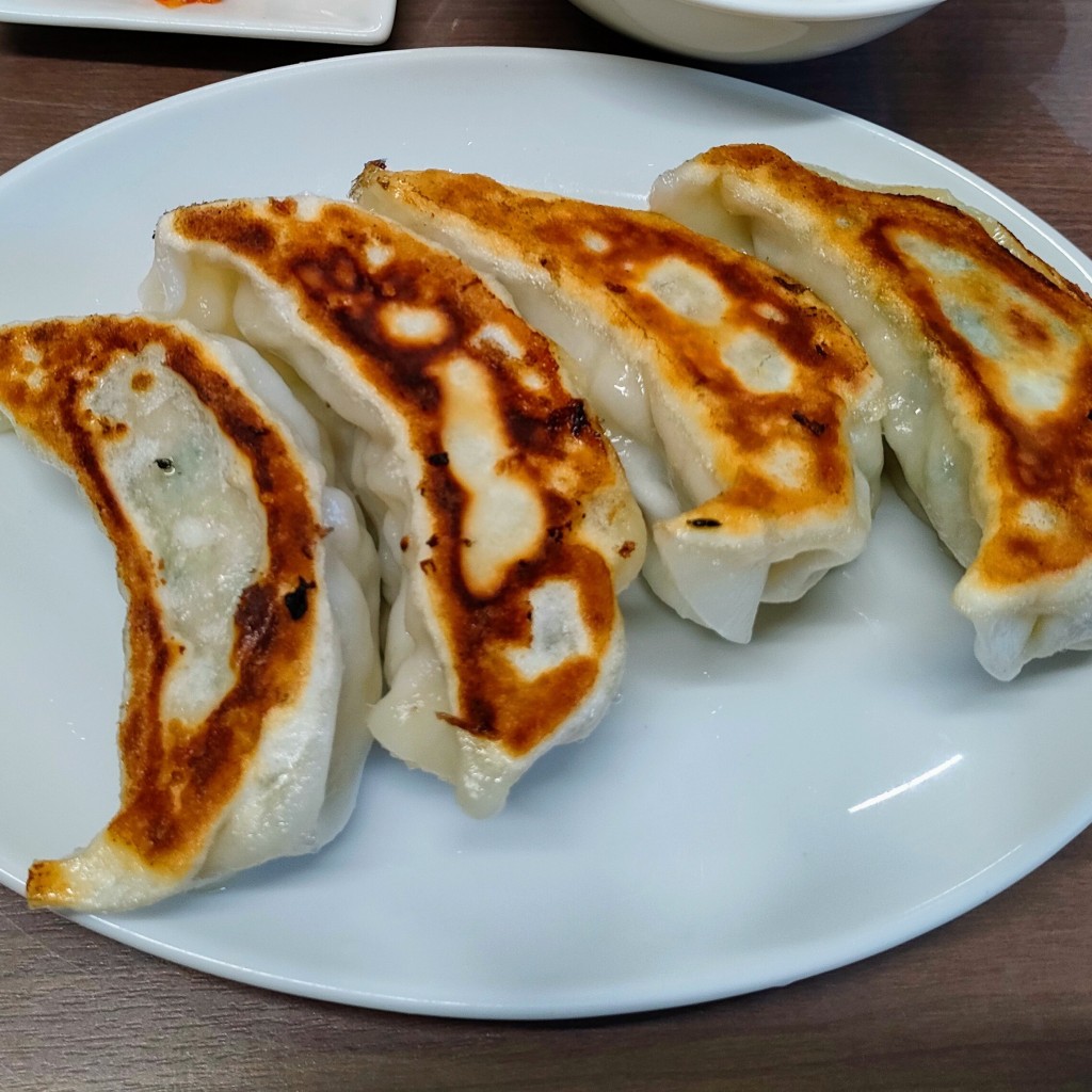 ユーザーが投稿した醤油ラーメン+梅ちゃん大餃子の写真 - 実際訪問したユーザーが直接撮影して投稿した松原町餃子餃子のうめちゃんの写真