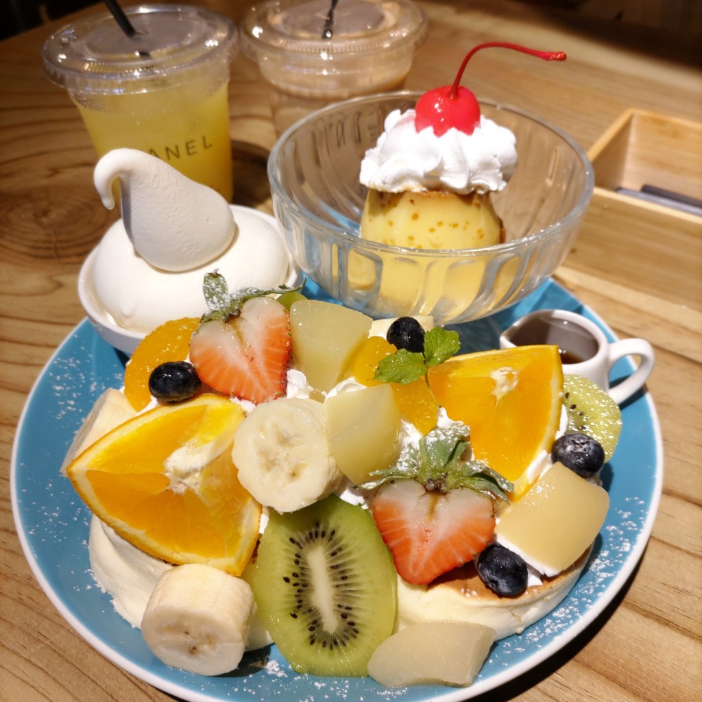 ユーザーが投稿したプリンアラモードパンケーキの写真 - 実際訪問したユーザーが直接撮影して投稿した名駅南カフェPanel Cafe 名古屋駅前店の写真