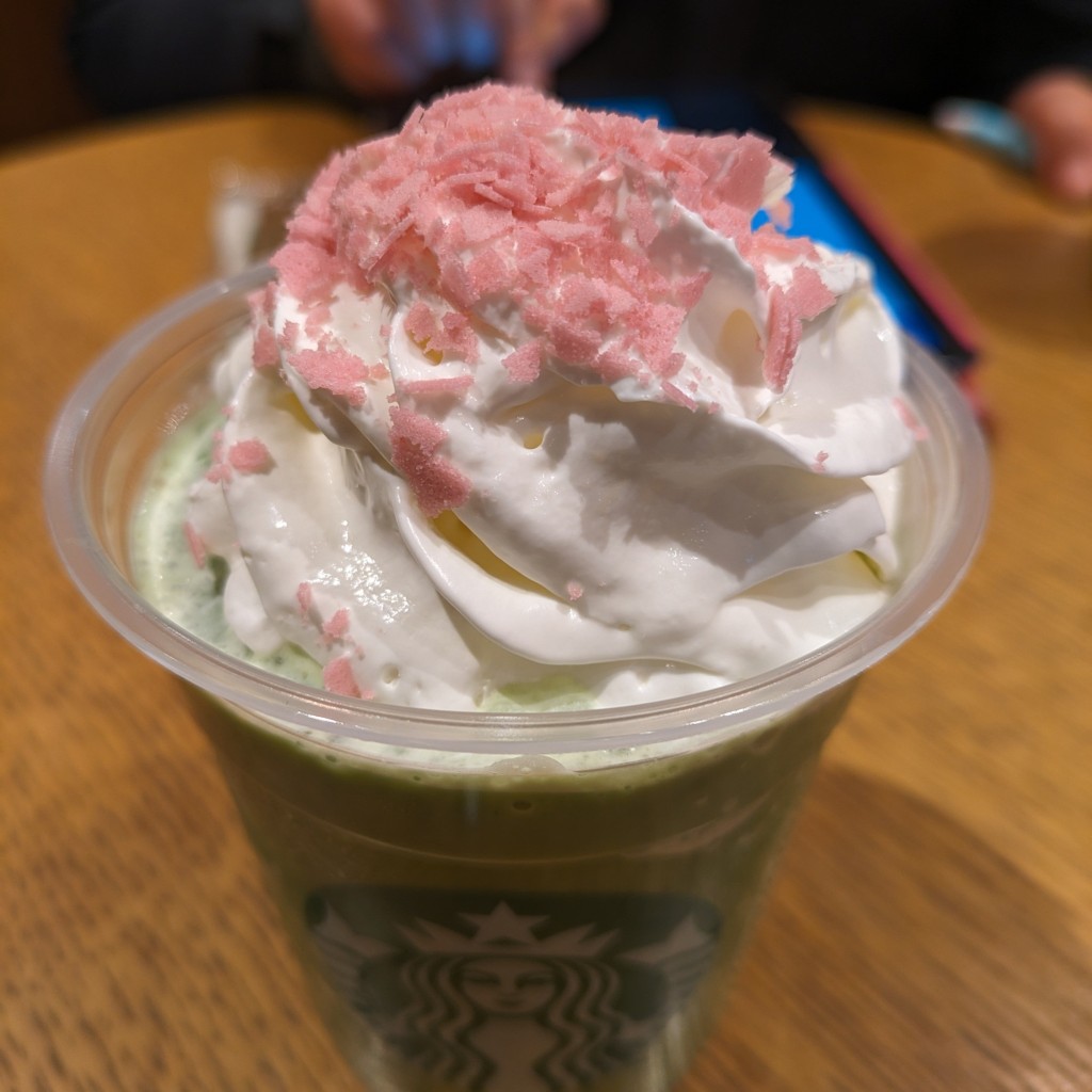 ユーザーが投稿した花見抹茶 クリーム フラペチーノの写真 - 実際訪問したユーザーが直接撮影して投稿した梅田カフェスターバックスコーヒー LUCUA osaka 地下2階店の写真