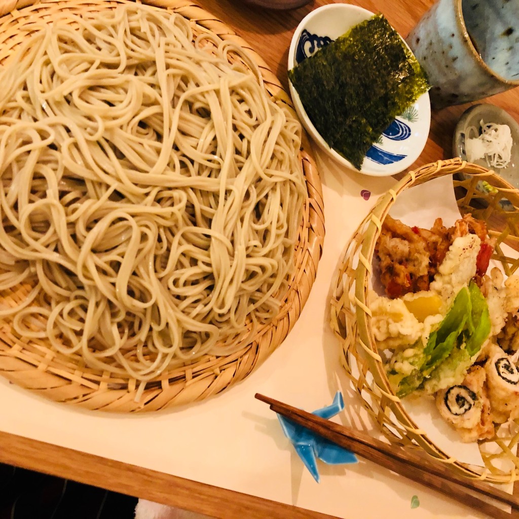 ユーザーが投稿したざる蕎麦+天ぷら盛合せの写真 - 実際訪問したユーザーが直接撮影して投稿した蕃山町そば小むらの写真