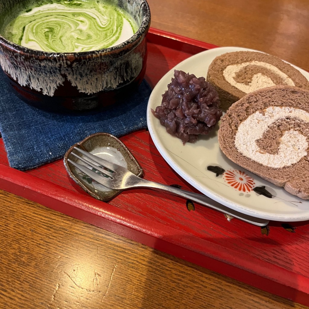 ユーザーが投稿したほうじ茶ロールケーキの写真 - 実際訪問したユーザーが直接撮影して投稿した一ノ宮日本茶専門店茶フェ ちゃきちの写真