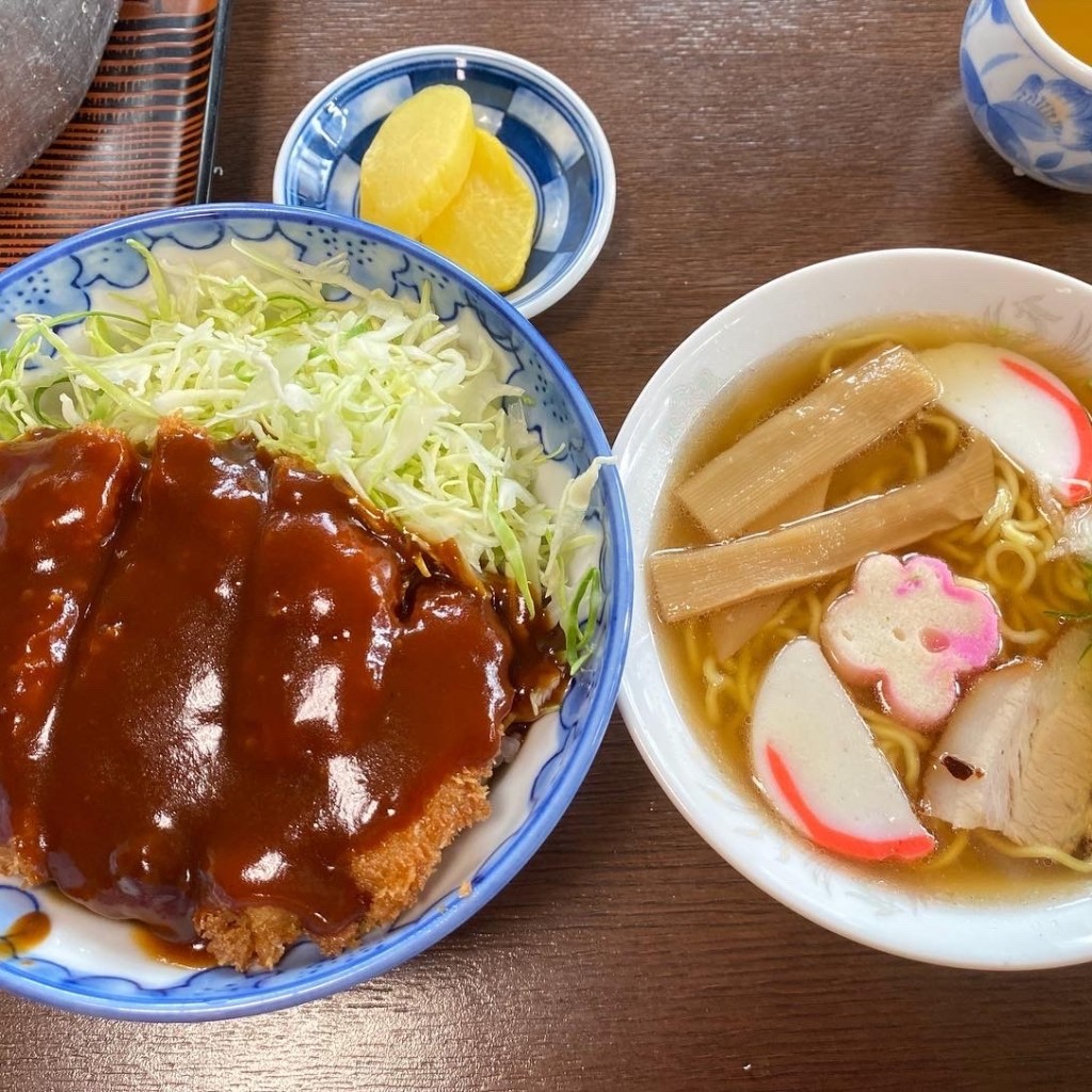 ユーザーが投稿したラーメン カツ丼の写真 - 実際訪問したユーザーが直接撮影して投稿した泉大島町うどん旭家食堂の写真