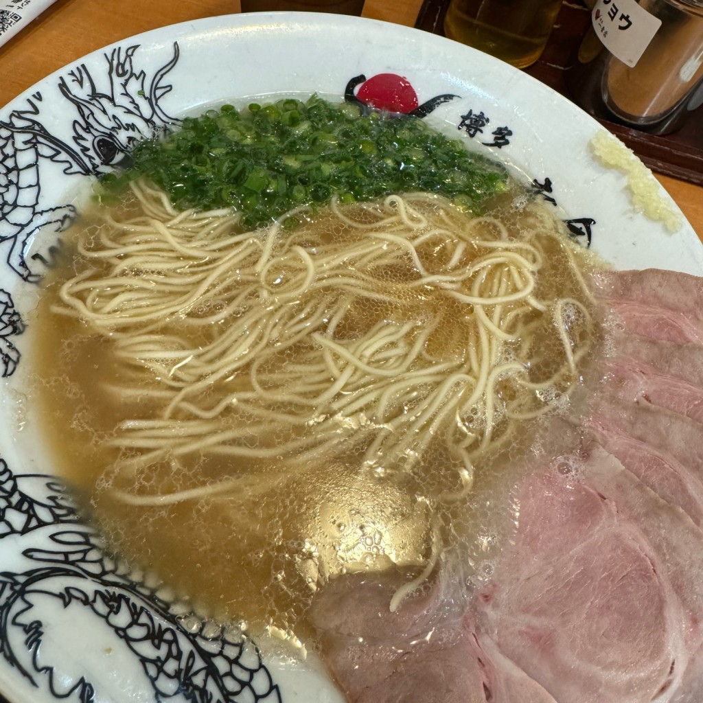 ユーザーが投稿した醤油豚骨チャーシュー麺の写真 - 実際訪問したユーザーが直接撮影して投稿した梅田ラーメン専門店博多一幸舎 エキマルシェ大阪店の写真