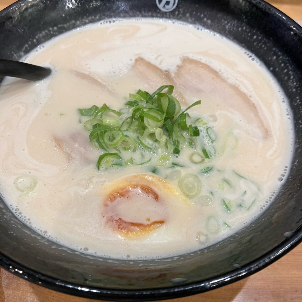 ユーザーが投稿した白とんこつラーメンの写真 - 実際訪問したユーザーが直接撮影して投稿した九番丁ラーメン専門店まる万ラーメンの写真