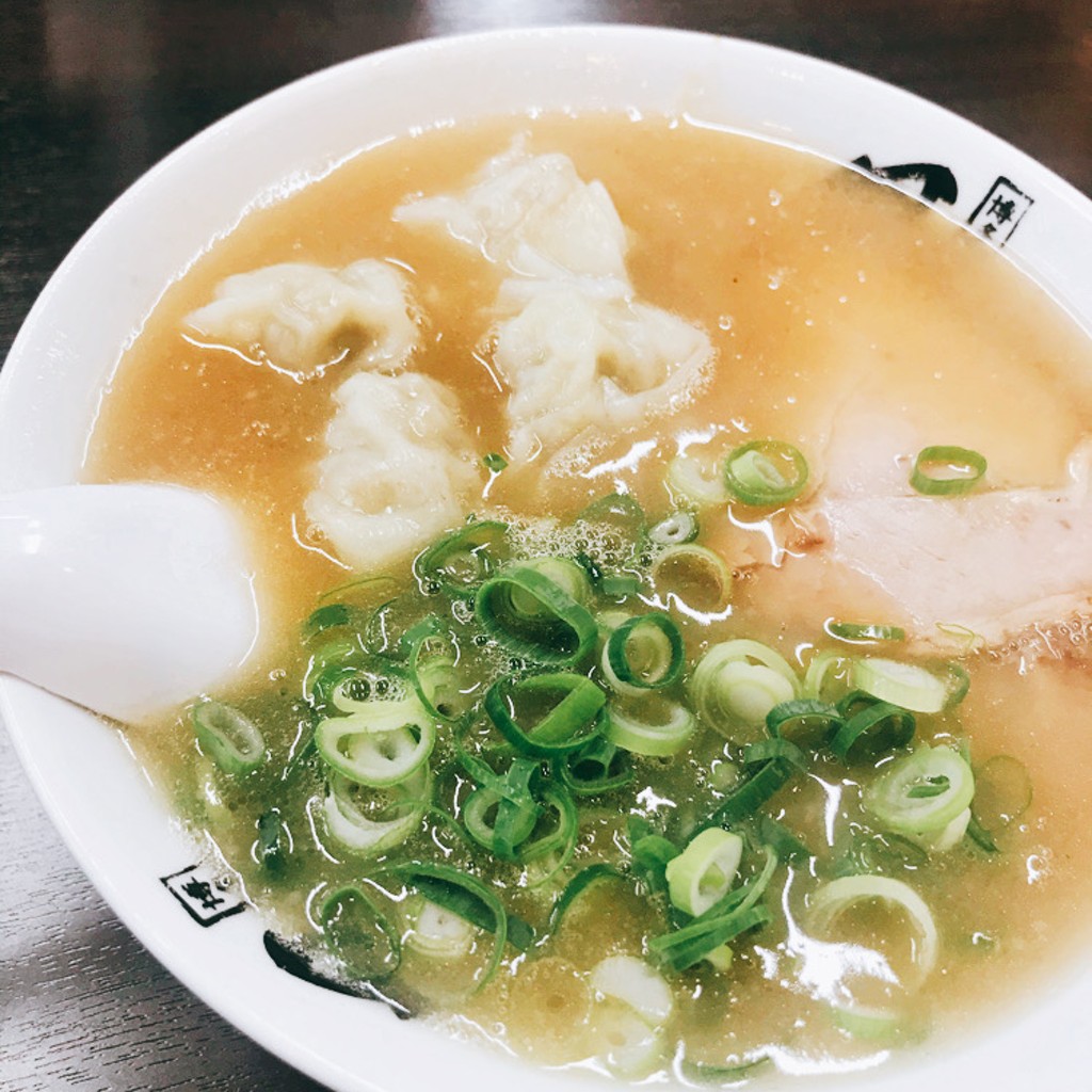 ユーザーが投稿した内ワンタンラーメンの写真 - 実際訪問したユーザーが直接撮影して投稿した原ラーメン専門店風靡 原本店の写真