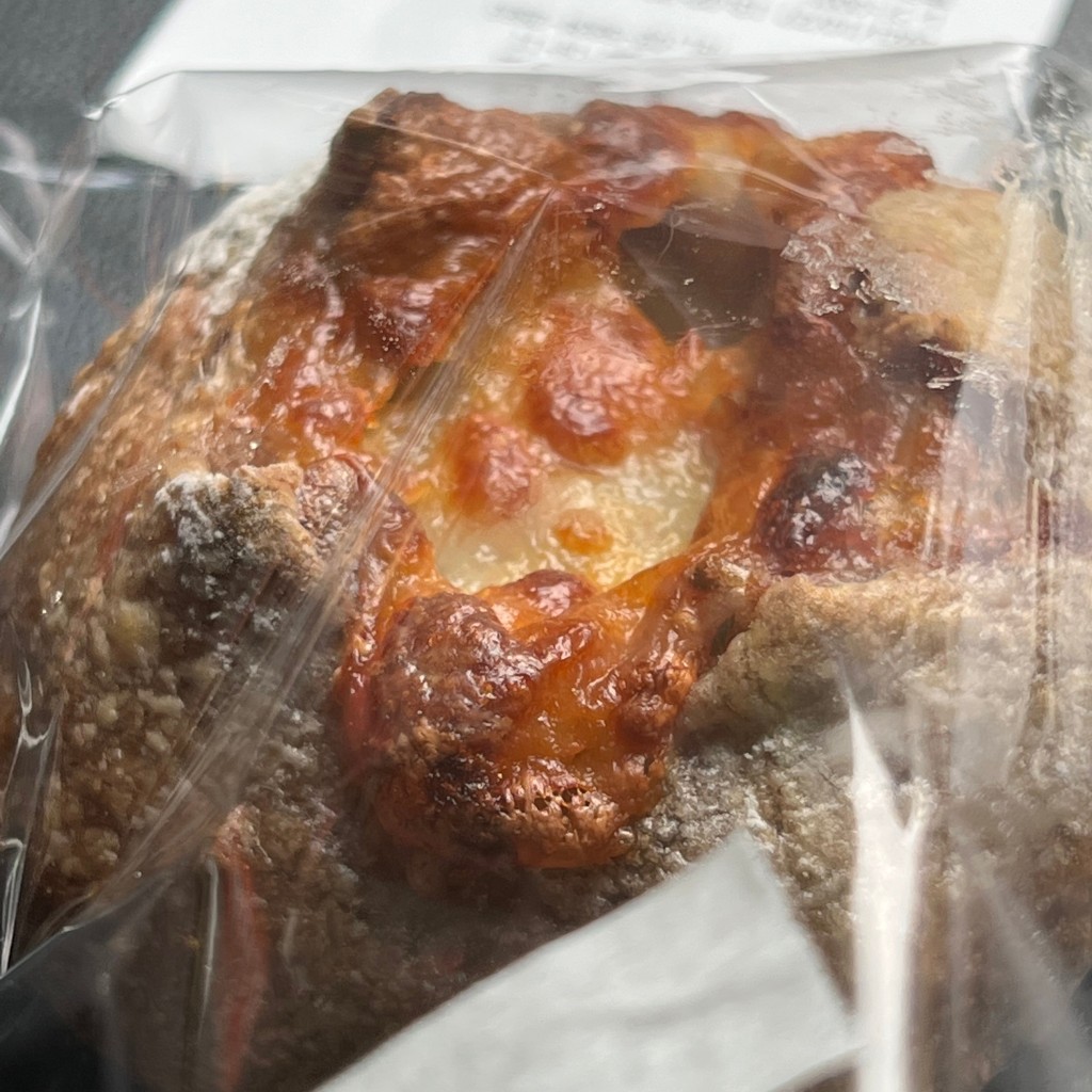 ユーザーが投稿したオリーブとトマトとモッツァレラの写真 - 実際訪問したユーザーが直接撮影して投稿した根津ベーカリー根津のパンの写真