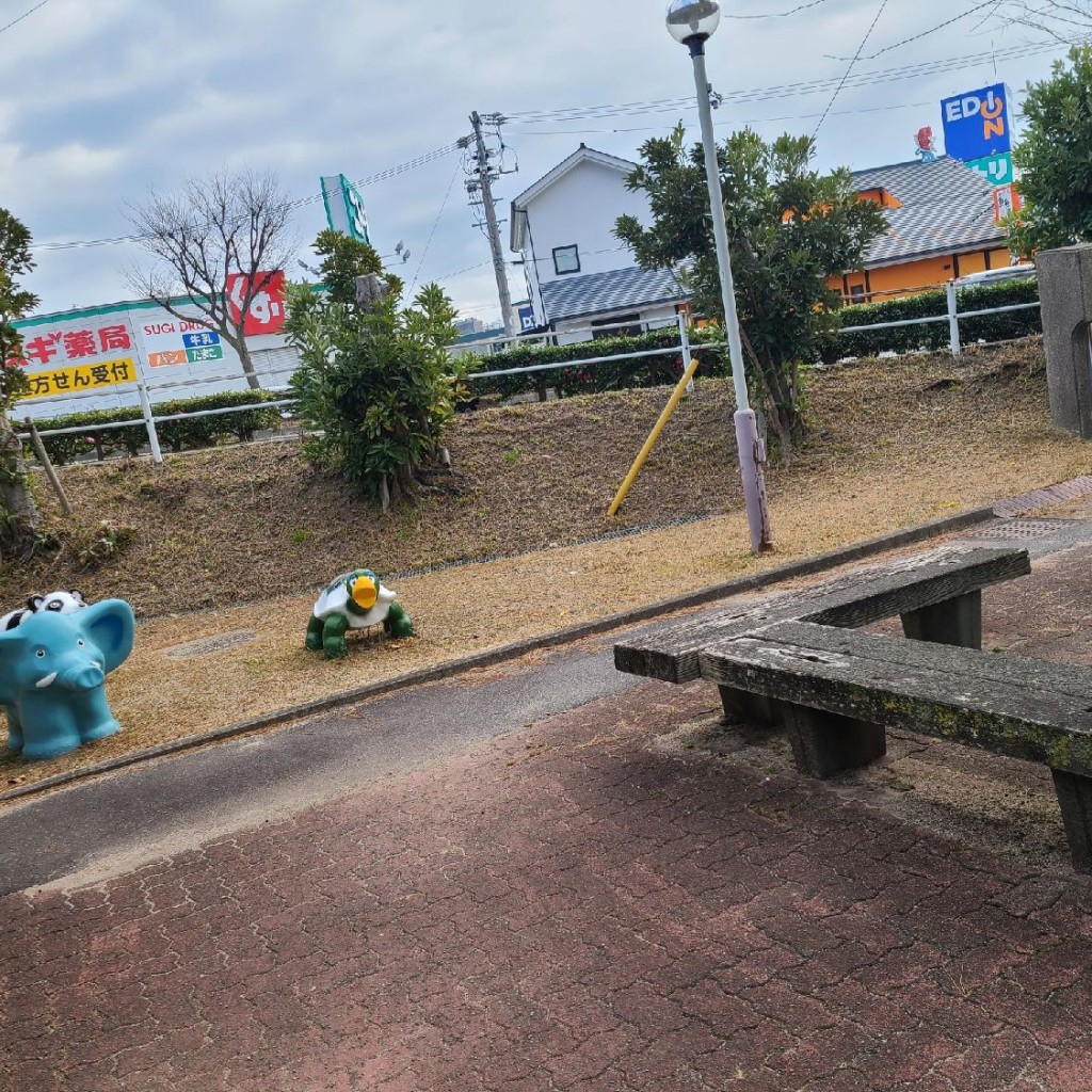 実際訪問したユーザーが直接撮影して投稿した上六名公園明神橋住宅公園の写真