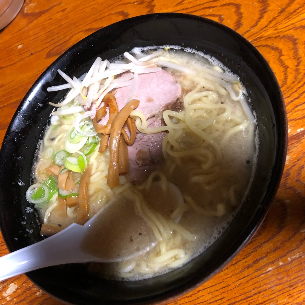 ユーザーが投稿したとんこつにんにく塩ラーメンの写真 - 実際訪問したユーザーが直接撮影して投稿した大坪ラーメン / つけ麺都の写真