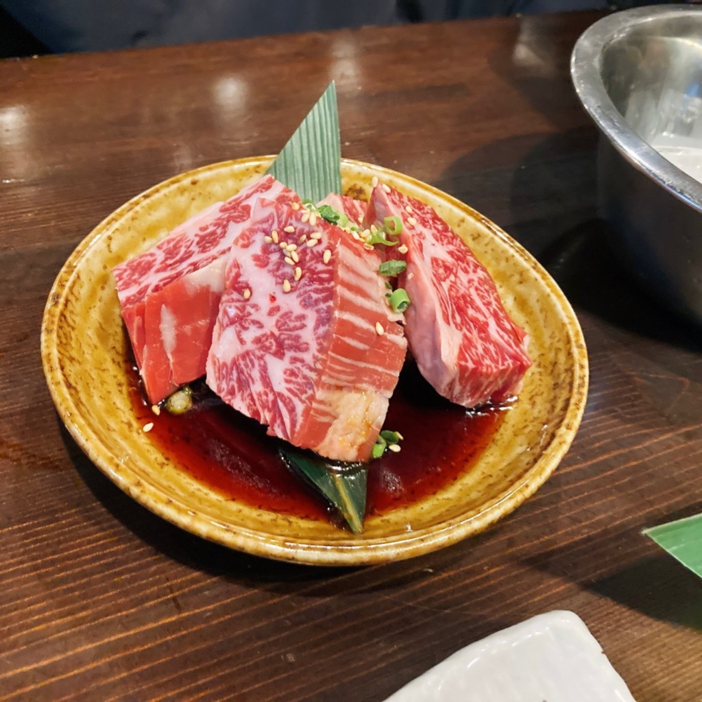 _カニちゃん_さんが投稿した栄通焼肉のお店炭火焼肉 肉刺し にく式 南郷18丁目店の写真