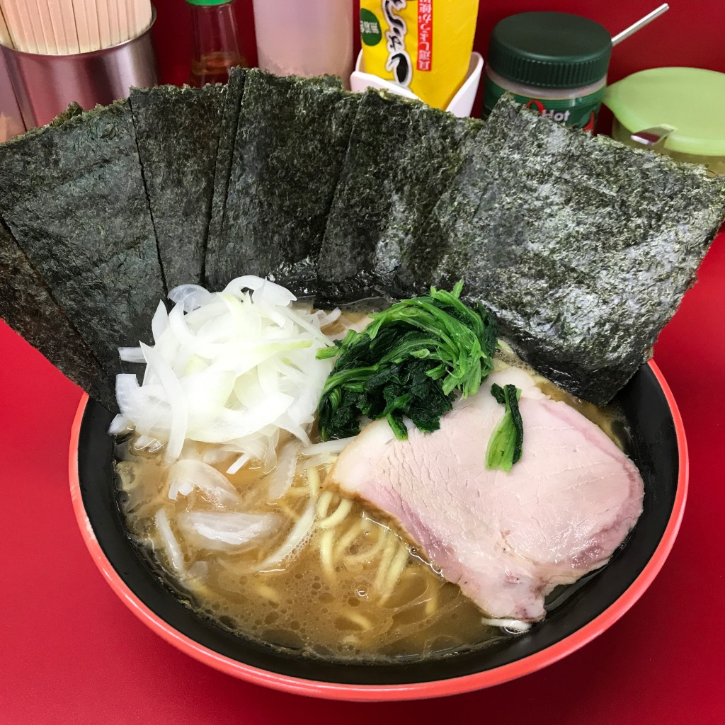 ユーザーが投稿したラーメン(海苔・玉ネギ)の写真 - 実際訪問したユーザーが直接撮影して投稿した長者町ラーメン専門店横濱家系ラーメン 勝鬨家の写真