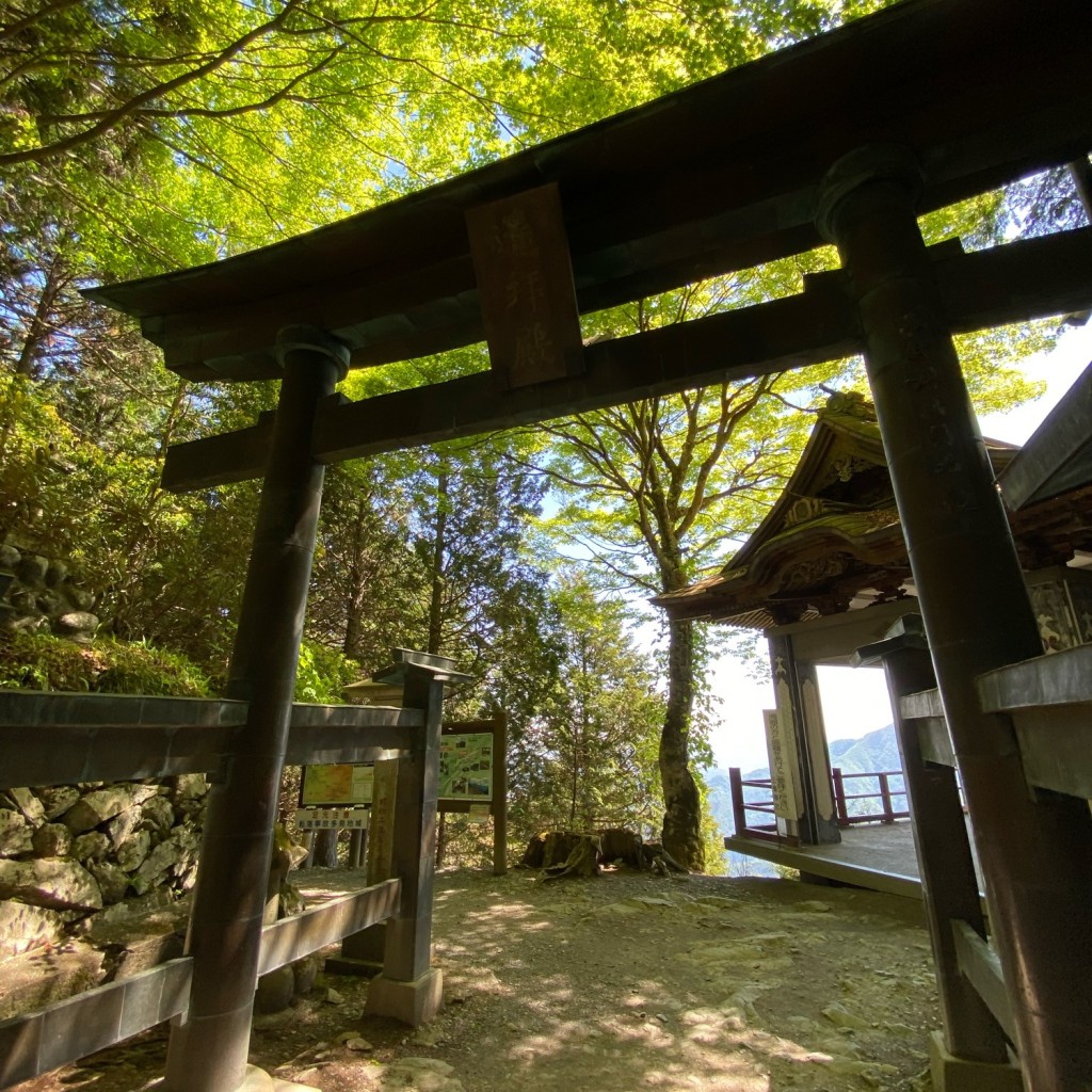 実際訪問したユーザーが直接撮影して投稿した三峰地域名所三峰神社 奧宮遙拜殿の写真