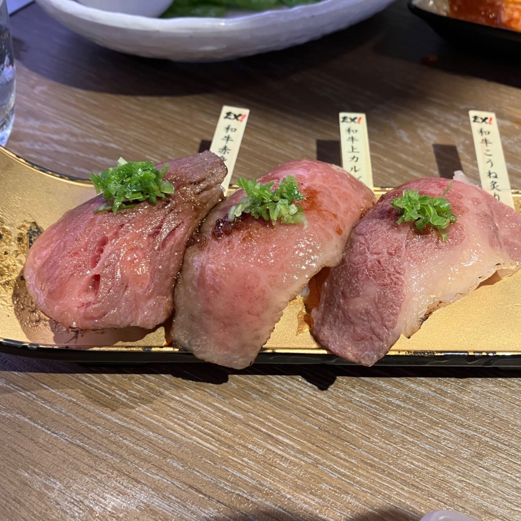 ユーザーが投稿した和牛炙り寿司三貫盛りの写真 - 実際訪問したユーザーが直接撮影して投稿した庚午南焼肉EXじゃんじゃか 庚午店の写真