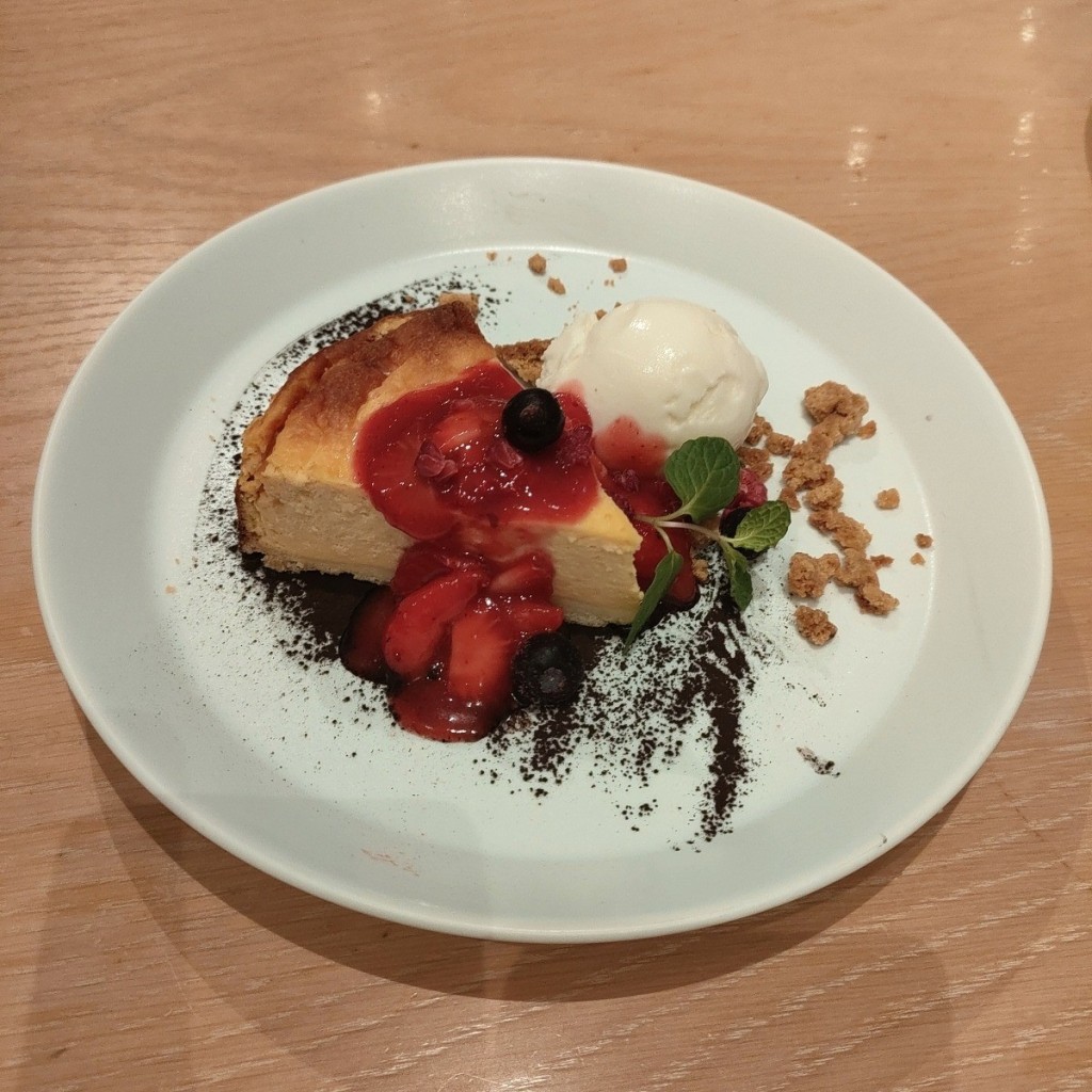 ユーザーが投稿した苺チーズケーキの写真 - 実際訪問したユーザーが直接撮影して投稿した茶屋町イタリアンtsuchi 農園野菜とお肉料理の写真