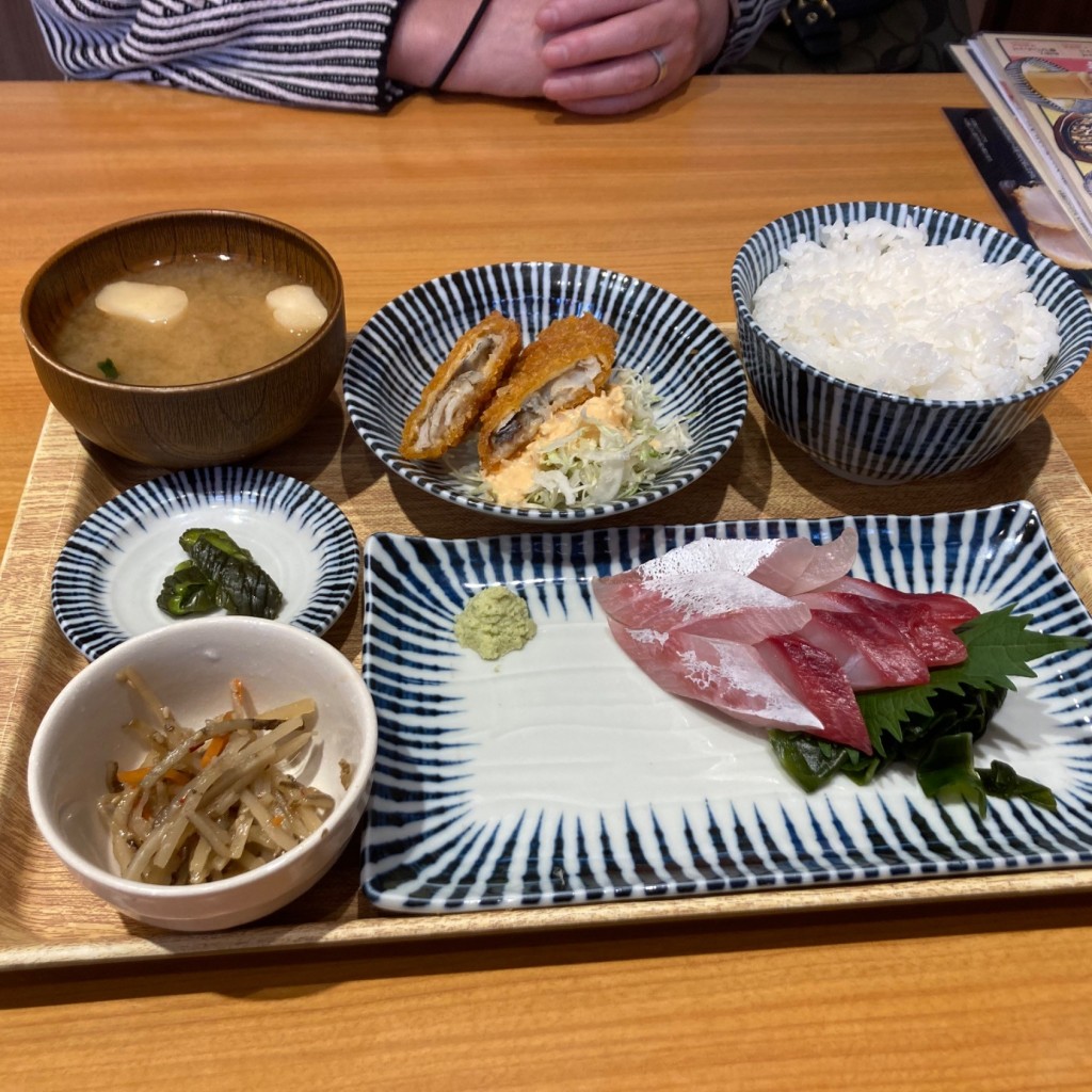 ユーザーが投稿した豊洲鮮魚刺身定食の写真 - 実際訪問したユーザーが直接撮影して投稿した田中町居酒屋大衆食堂 安べゑ 昭島北口店の写真