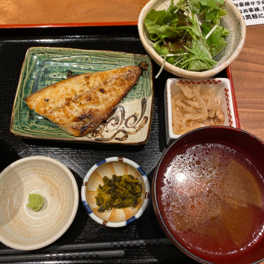 ユーザーが投稿した塩サバ焼き定食の写真 - 実際訪問したユーザーが直接撮影して投稿した赤坂居酒屋赤坂 阿吽本店の写真