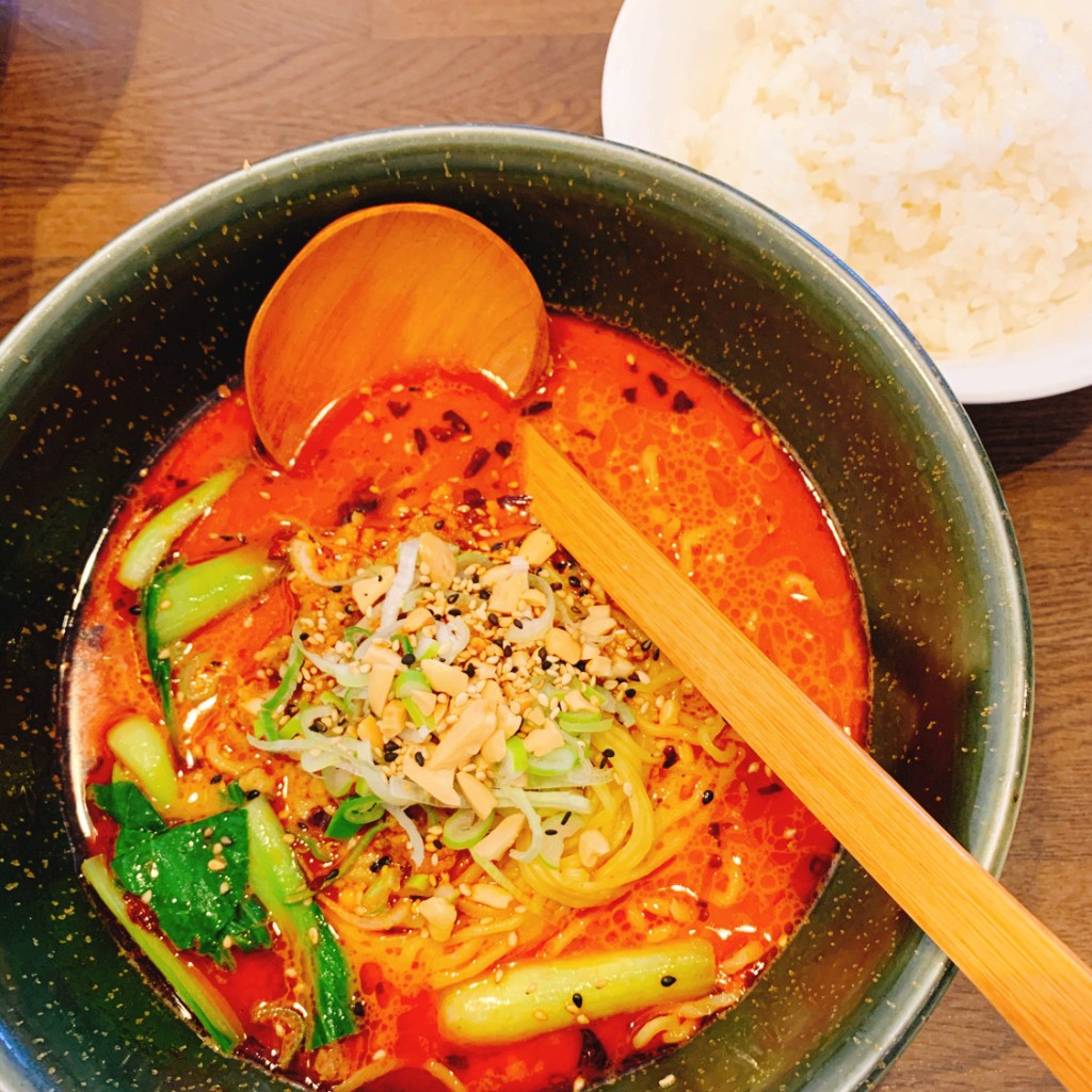 ユーザーが投稿した坦々麺+小ライスの写真 - 実際訪問したユーザーが直接撮影して投稿した名西中華料理香苑 名西店の写真