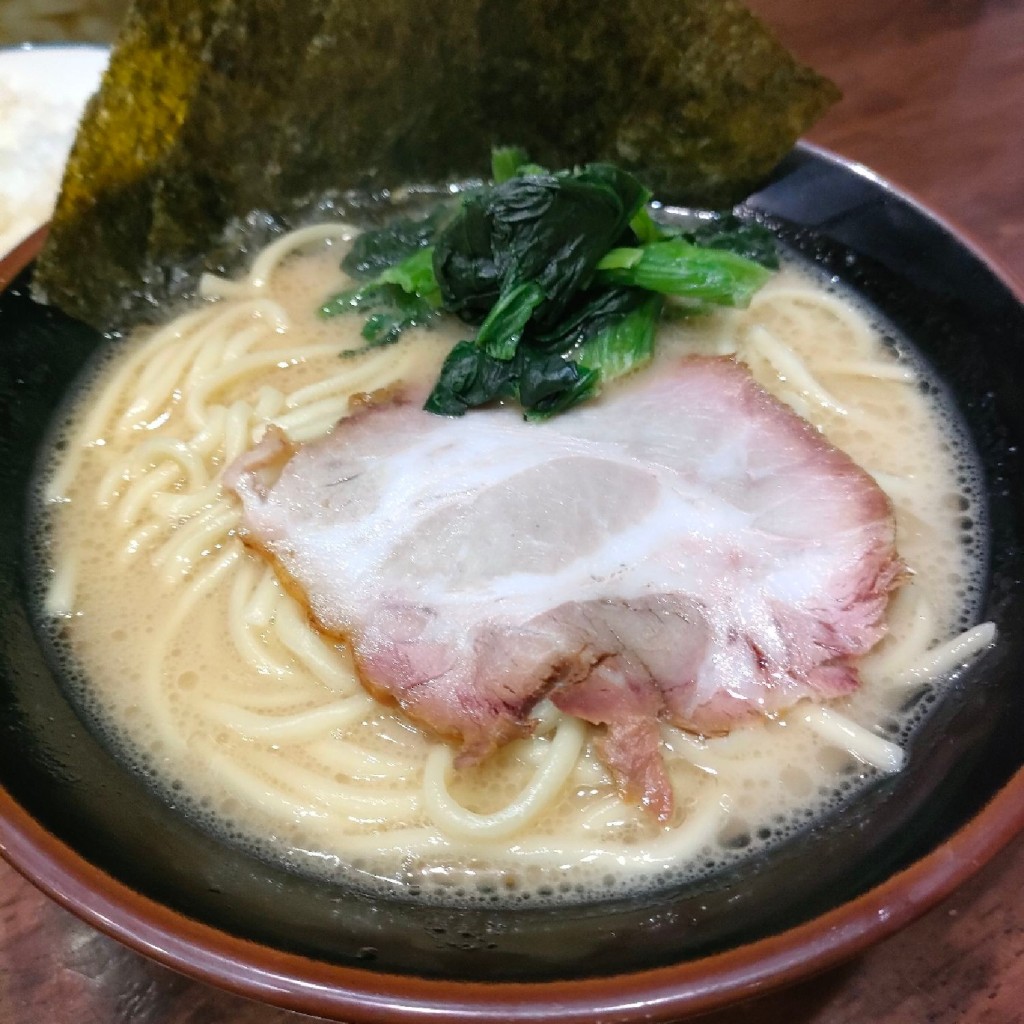 ユーザーが投稿した豚骨醤油ラーメンの写真 - 実際訪問したユーザーが直接撮影して投稿した鴨居中華料理大岡家の写真