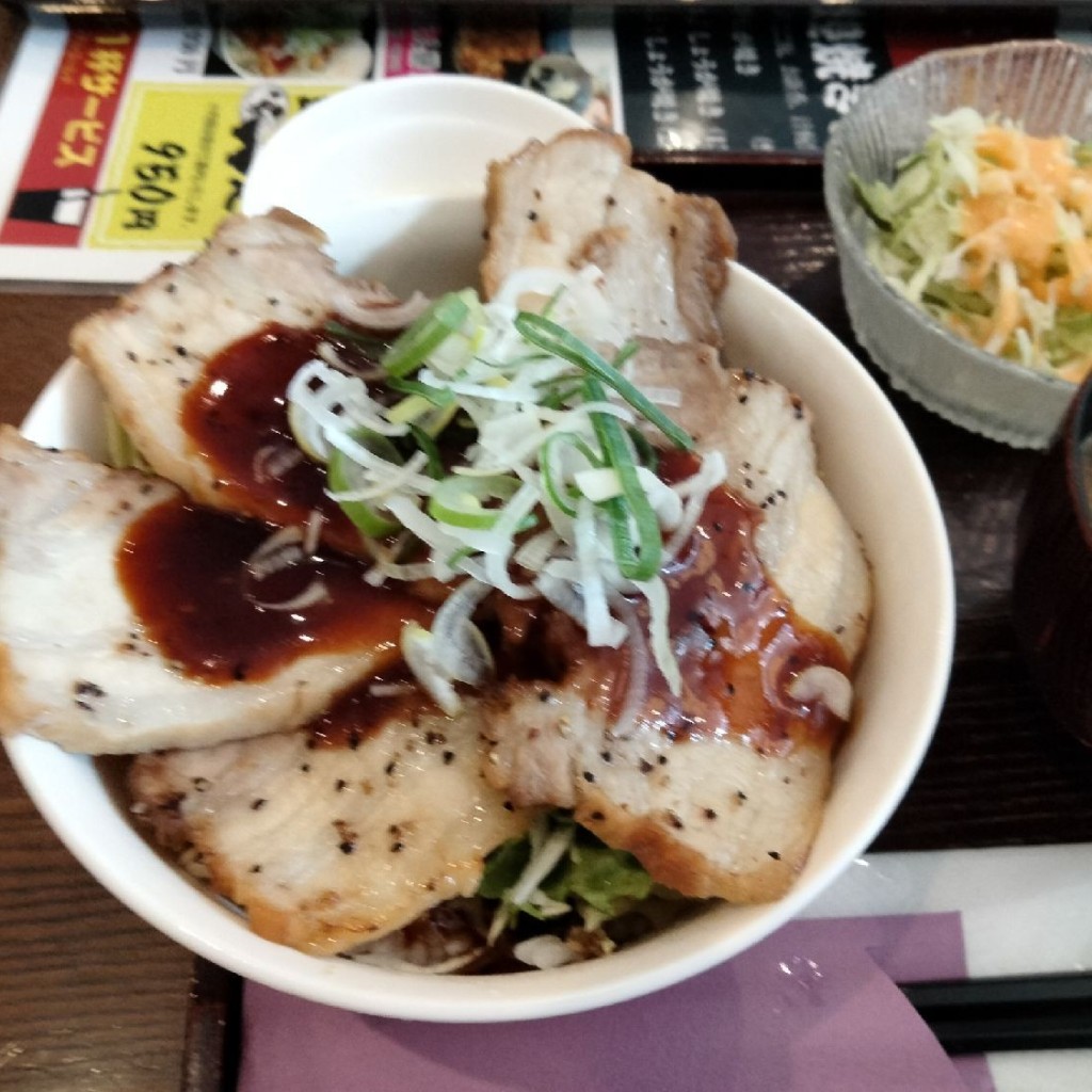 ユーザーが投稿した豚丼~温玉の写真 - 実際訪問したユーザーが直接撮影して投稿した西新宿居酒屋とん 新宿三井ビル店の写真
