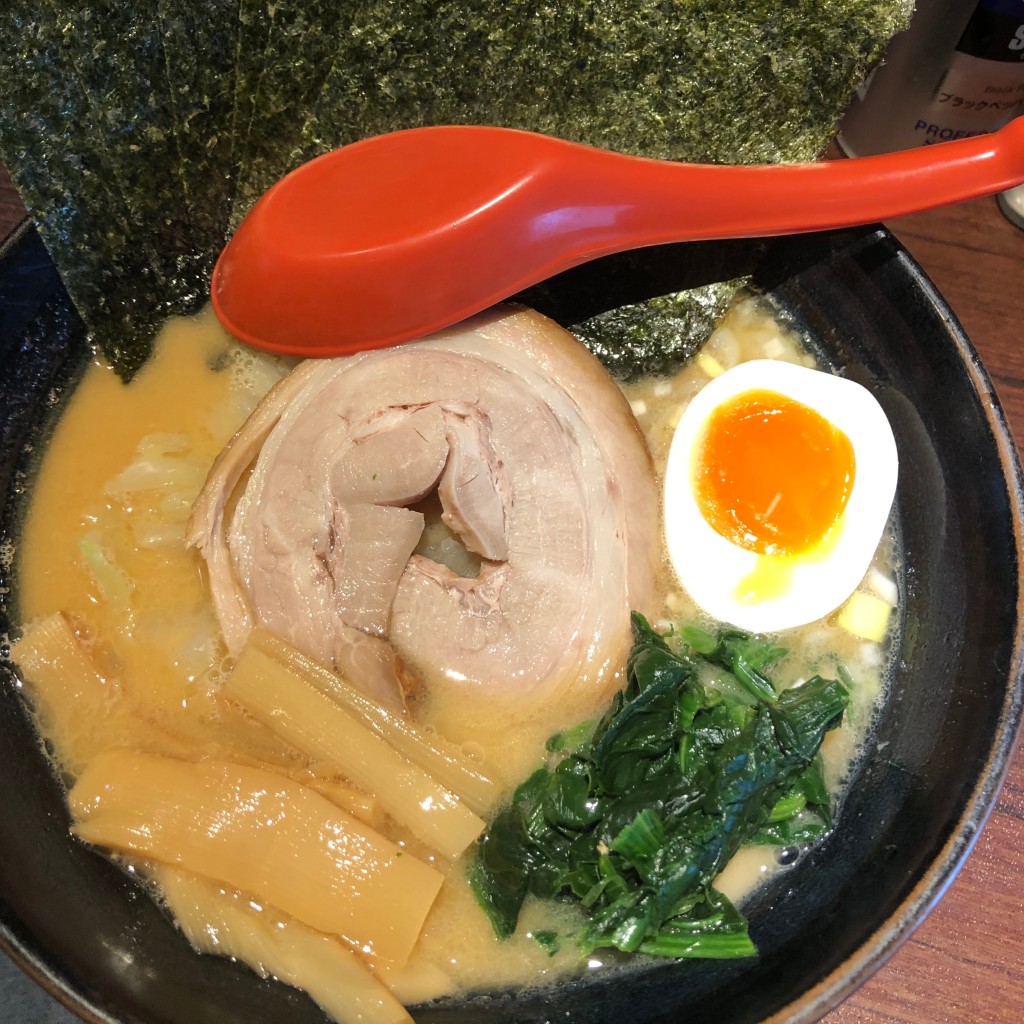 ユーザーが投稿した豚骨醤油ラーメンの写真 - 実際訪問したユーザーが直接撮影して投稿した西野四条ラーメン / つけ麺らーめん 麺GO家 西野本店の写真