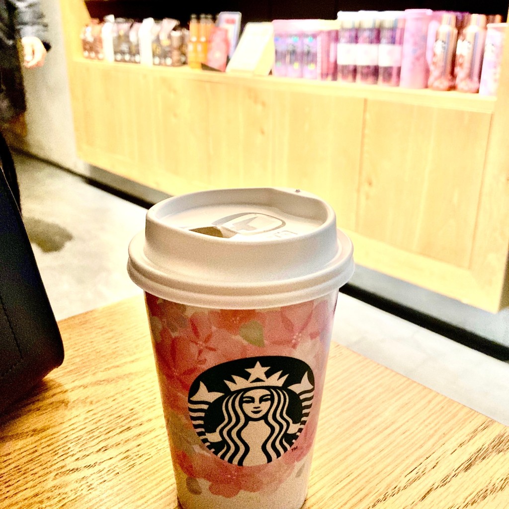 tabebitoさんが投稿した銀座カフェのお店スターバックスコーヒー 銀座EXITMELSA店/STARBUCKS COFFEEの写真