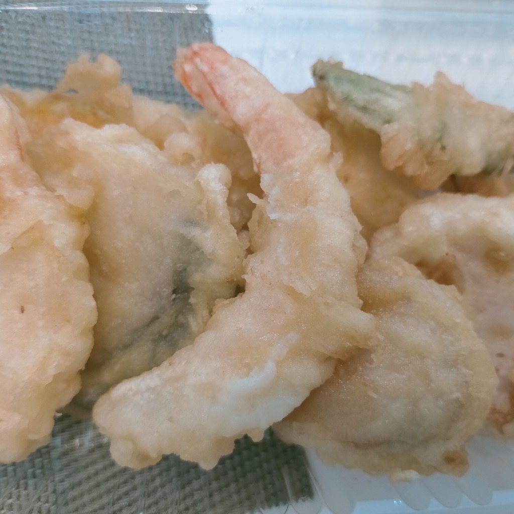 ユーザーが投稿した天ぷら盛り合わせの写真 - 実際訪問したユーザーが直接撮影して投稿した大宮お弁当ほっともっと 大宮1丁目店の写真