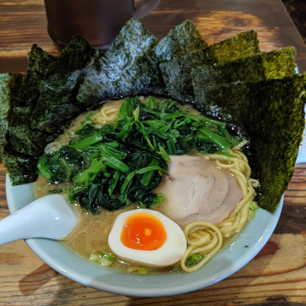 ユーザーが投稿したラーメン(海苔・ホウレン草)の写真 - 実際訪問したユーザーが直接撮影して投稿した弘明寺町ラーメン / つけ麺壱八家 弘明寺店の写真