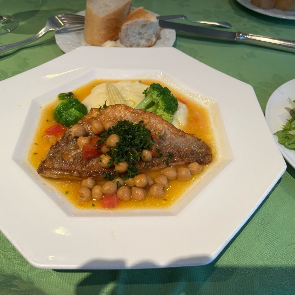 ユーザーが投稿したランチセット 魚の写真 - 実際訪問したユーザーが直接撮影して投稿した内神田西洋料理シャン・ドゥ・ソレイユの写真