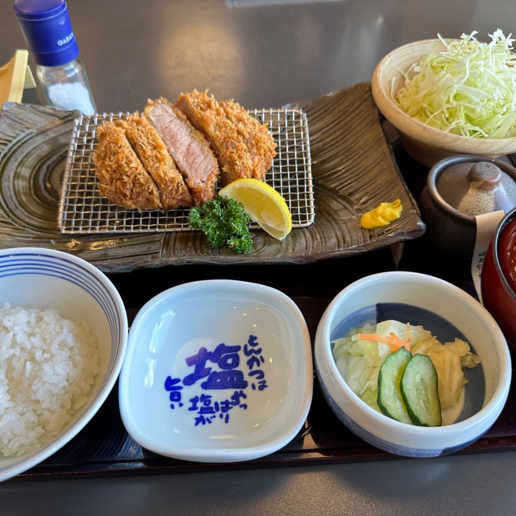 ユーザーが投稿した吟極上厚切ロース定食の写真 - 実際訪問したユーザーが直接撮影して投稿した富田町とんかつかつ丸 富田店の写真