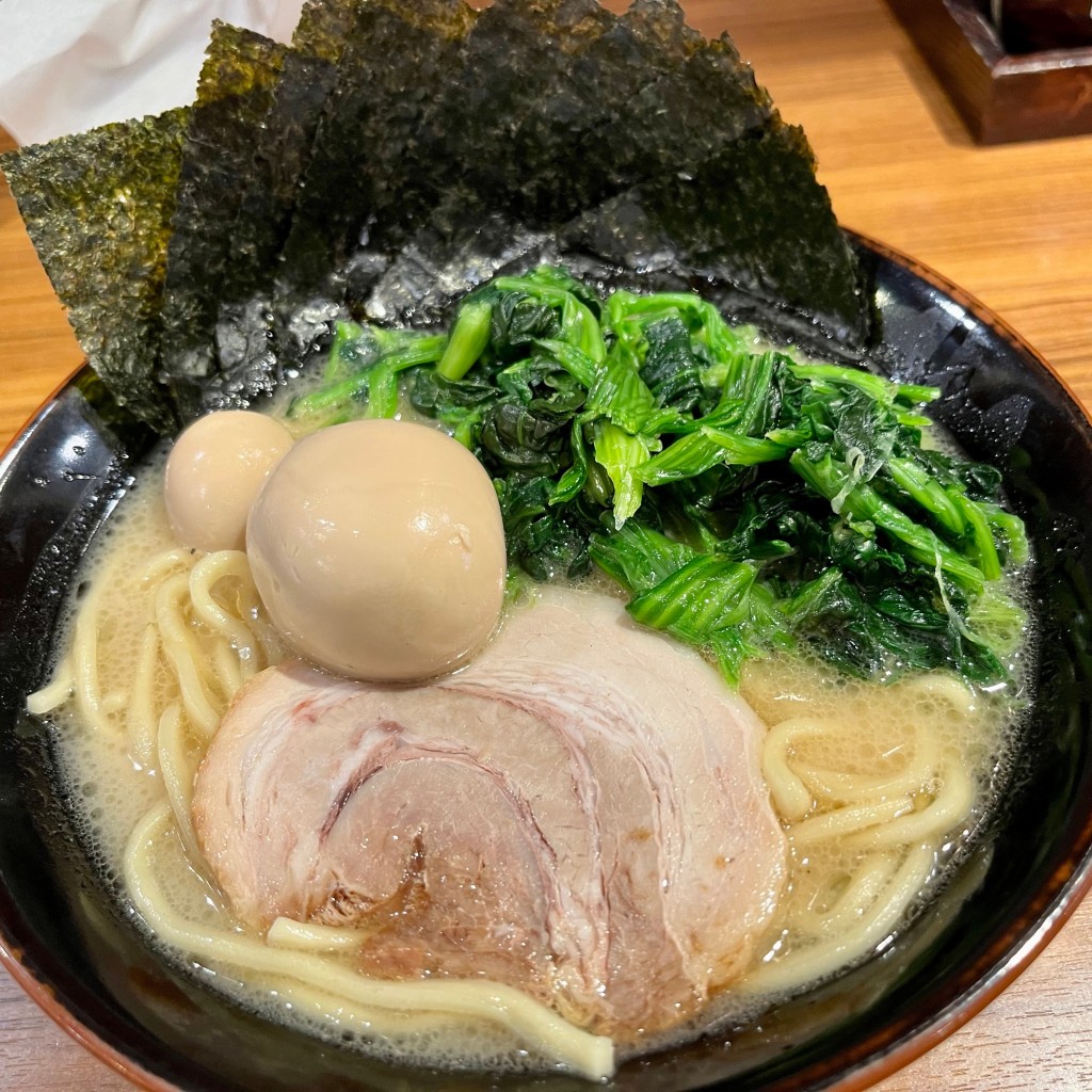 ユーザーが投稿したラーメン、のり、ほうれん草の写真 - 実際訪問したユーザーが直接撮影して投稿した梅里ラーメン専門店壱角家 新高円寺店の写真