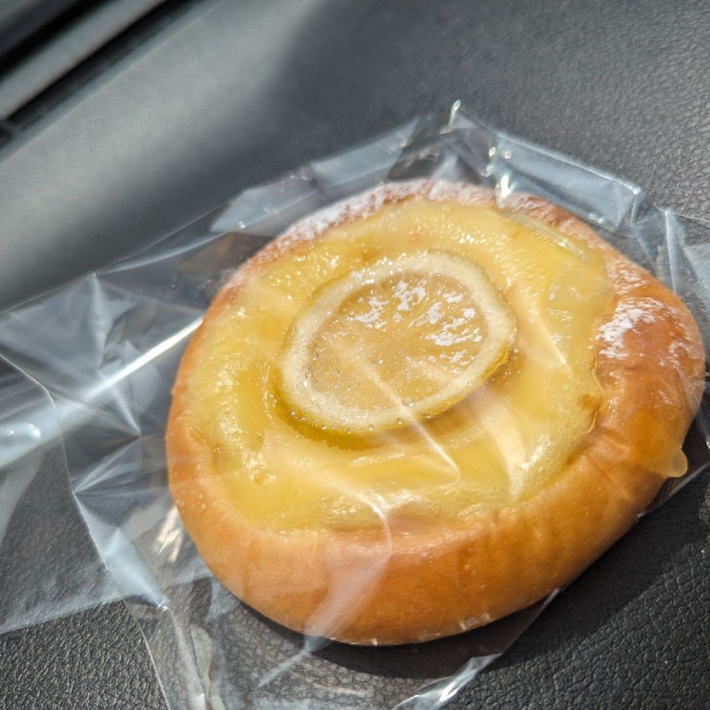 ユーザーが投稿した瀬戸内レモンクリームパンの写真 - 実際訪問したユーザーが直接撮影して投稿した長嶺西デザート / ベーカリーRindo Bakeryの写真