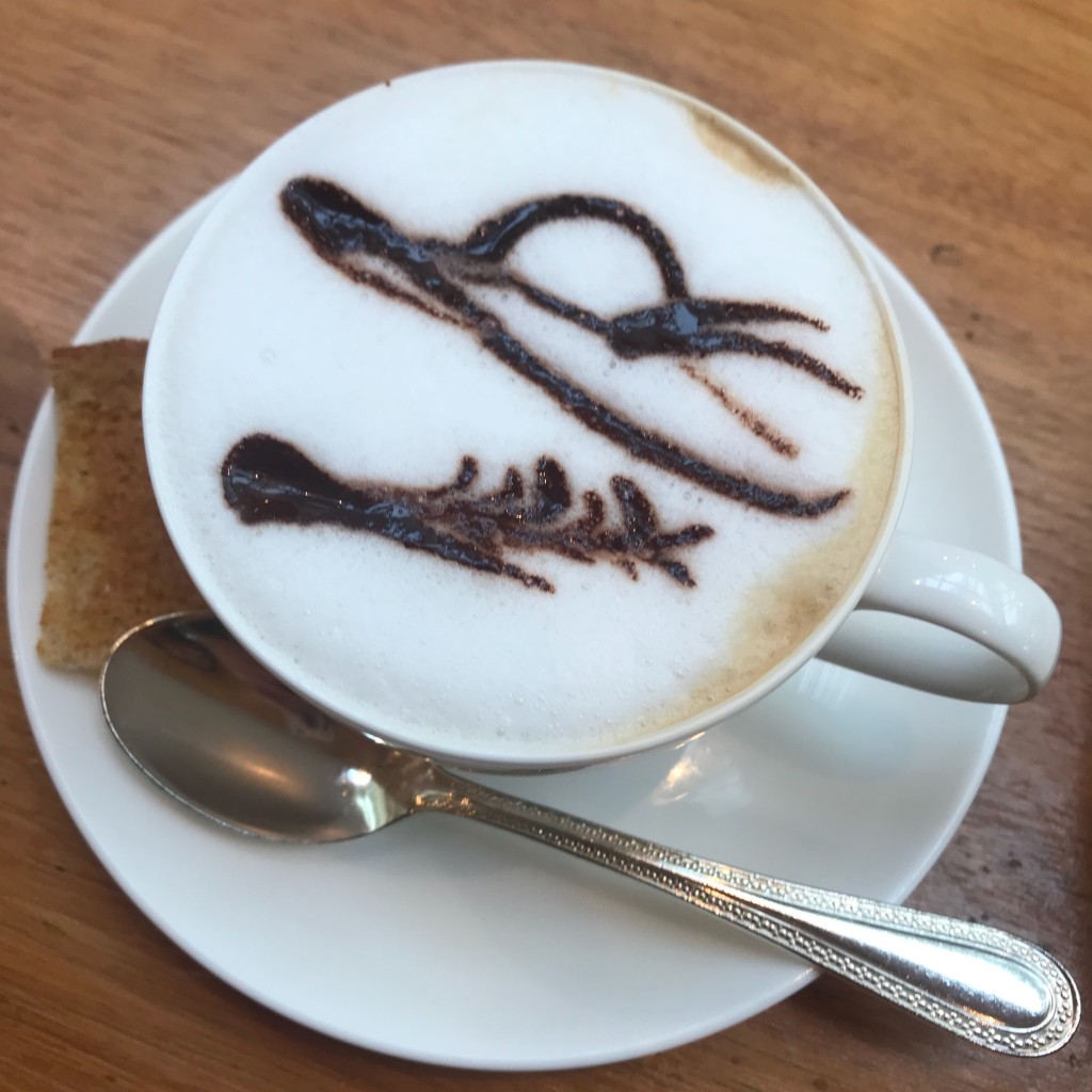 ユーザーが投稿したふわふわミルク入りコーヒーの写真 - 実際訪問したユーザーが直接撮影して投稿した下連雀カフェカフェ 麦わらぼうしの写真